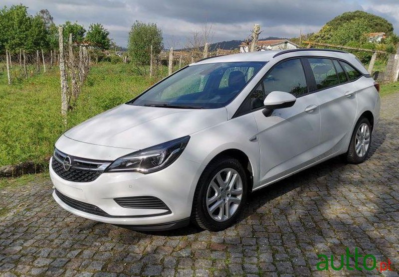 2019' Opel Astra 1.6 Cdti Ecotec Navi photo #2