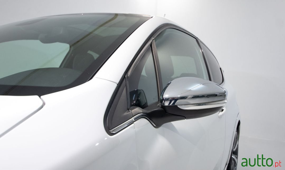 2015' Peugeot 208 photo #5