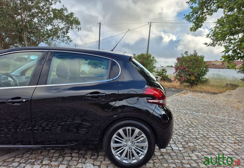 2015' Peugeot 208 photo #4