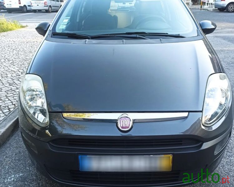 2011' Fiat Punto Evo photo #1