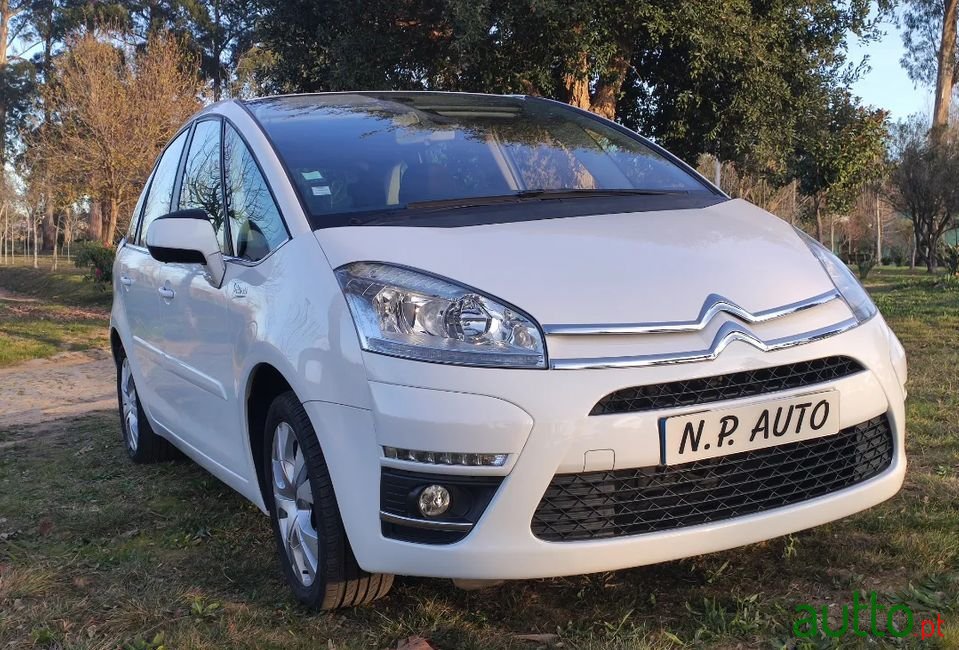 2013' Citroen C4 Picasso photo #3