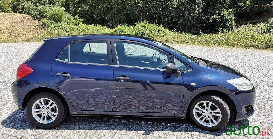 2007' Toyota Auris 1.4 D-4D photo #2