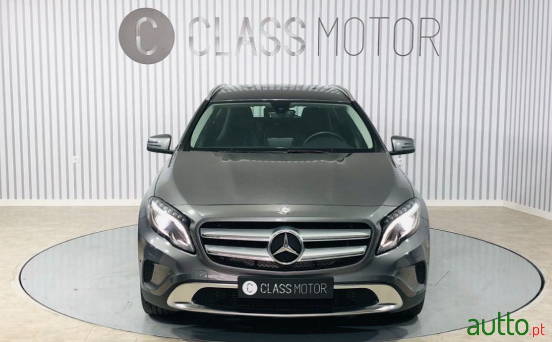 2015' Mercedes-Benz Gla-180 photo #2