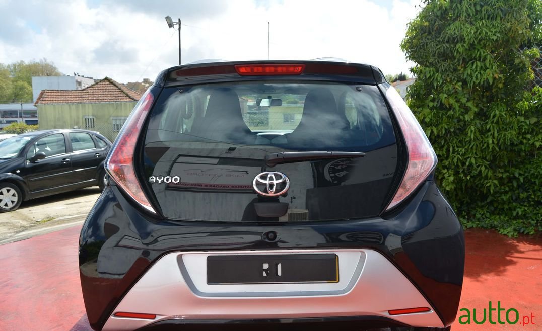 2016' Toyota Aygo photo #6