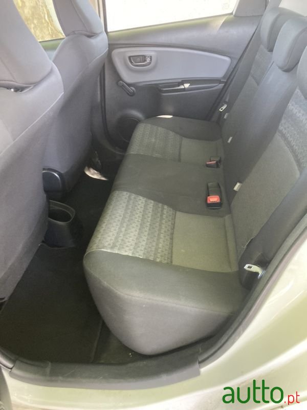 2016' Toyota Yaris photo #6