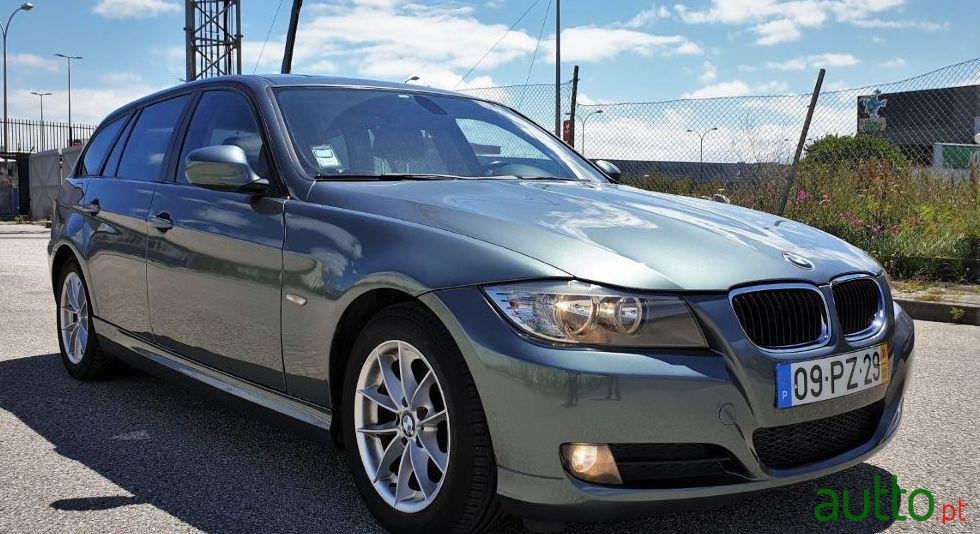 2011' BMW 320 photo #1