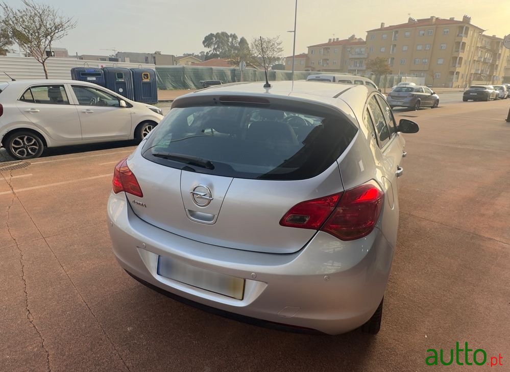 2010' Opel Astra 1.4 Executive J16 photo #2