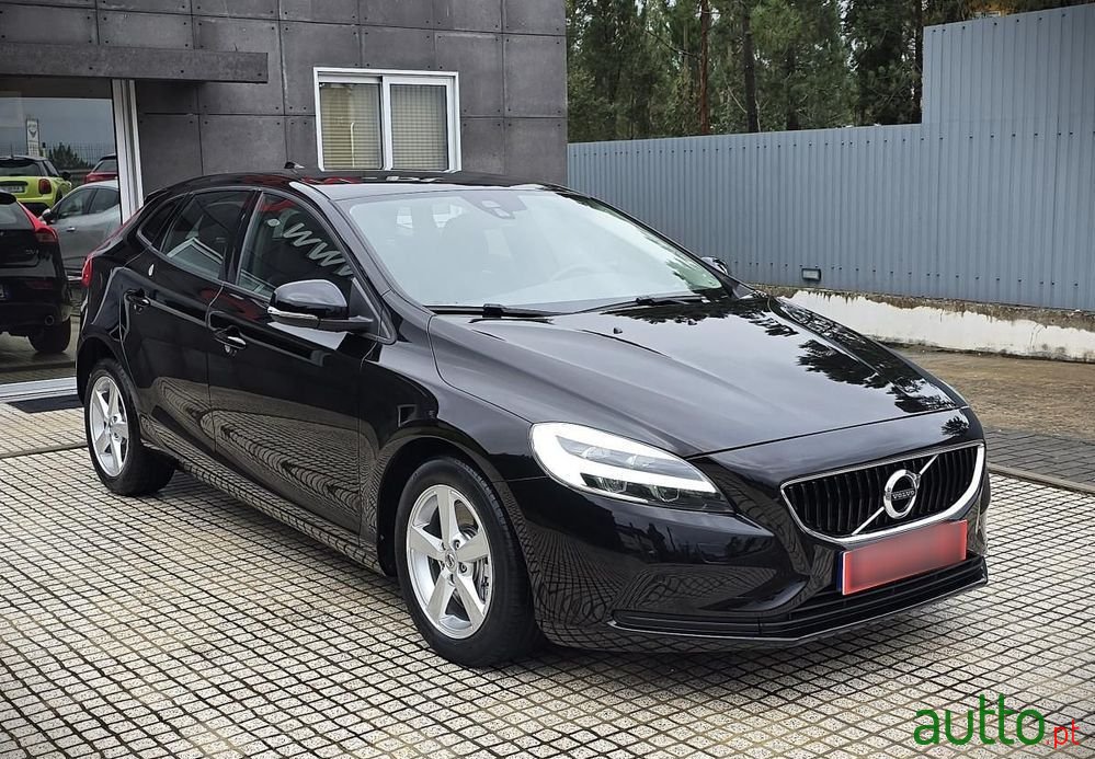 2018' Volvo V40 photo #4