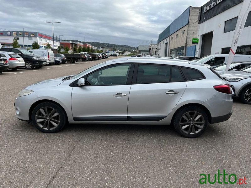 2010' Renault Megane Sport Tourer photo #2