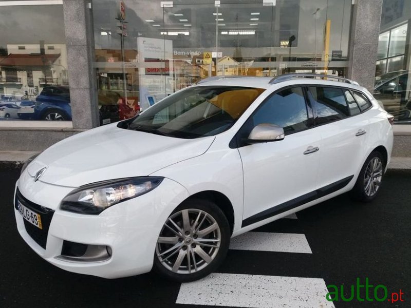 2011' Renault Megane Sport Tourer photo #1