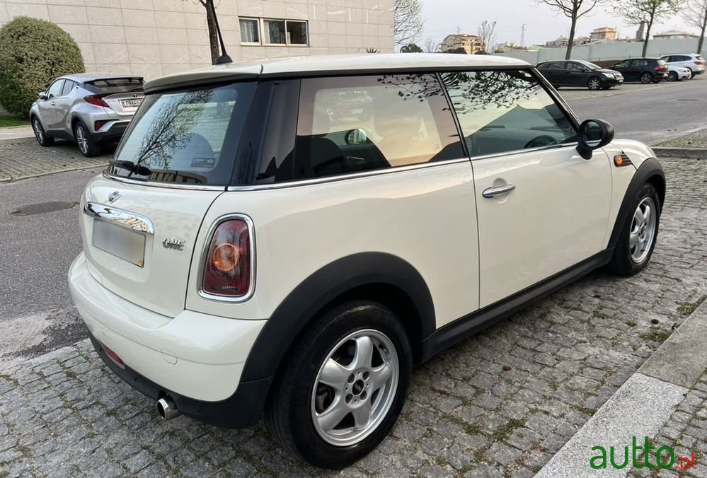 2009' MINI One Standard photo #3