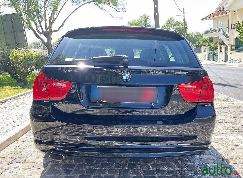 2010' BMW 318 photo #5