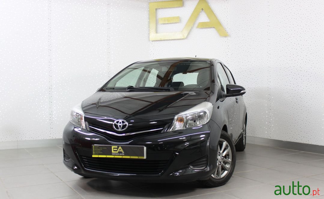 2014' Toyota Yaris photo #3