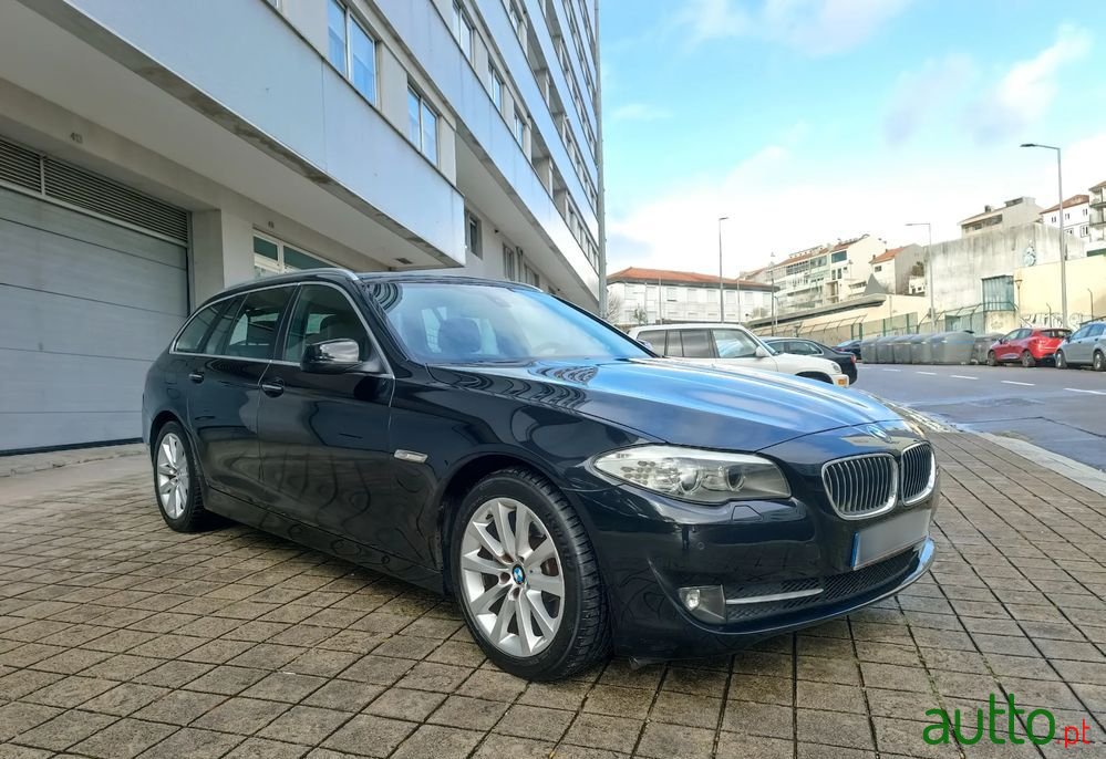 2011' BMW 520 photo #2