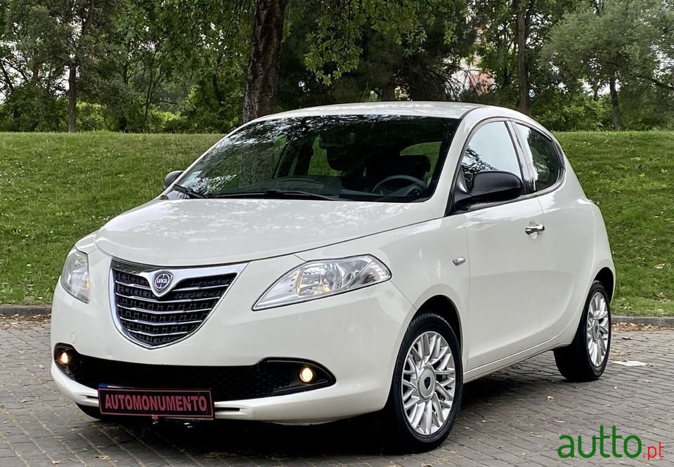2013' Lancia Ypsilon photo #4