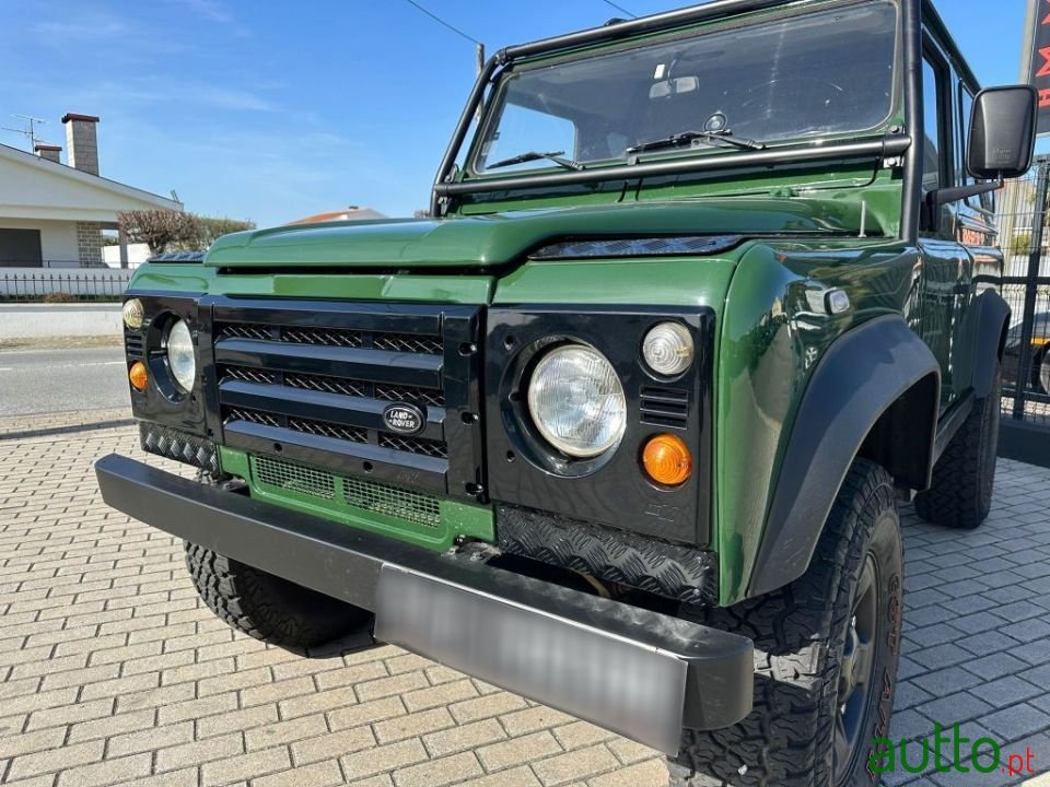 2002' Land Rover Defender photo #5