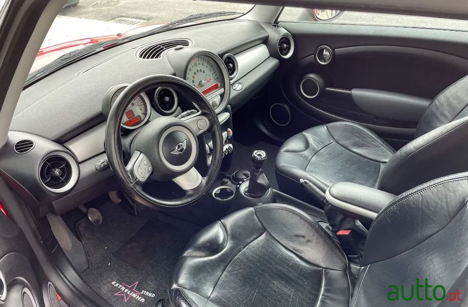 2010' MINI Cooper photo #4