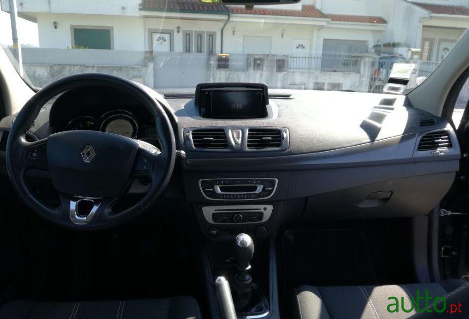 2014' Renault Megane Sport Tourer photo #4