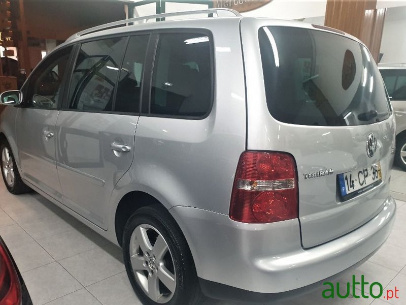 2006' Volkswagen Touran photo #2