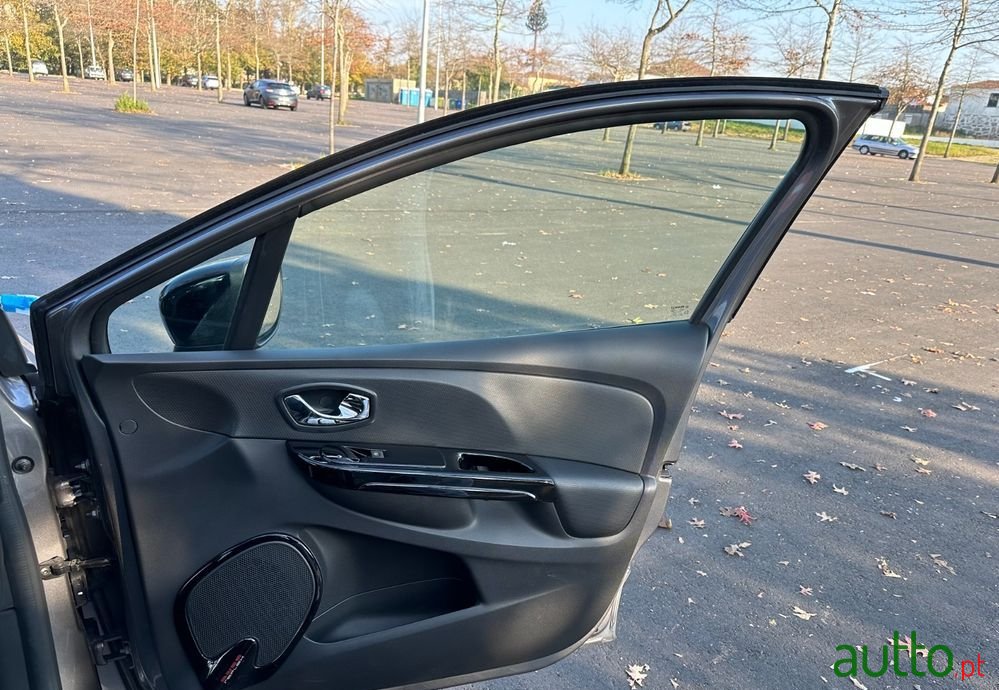 2014' Renault Clio photo #6