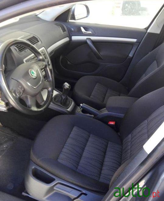 2011' Skoda Octavia 1.6 Tdi Greenline photo #2