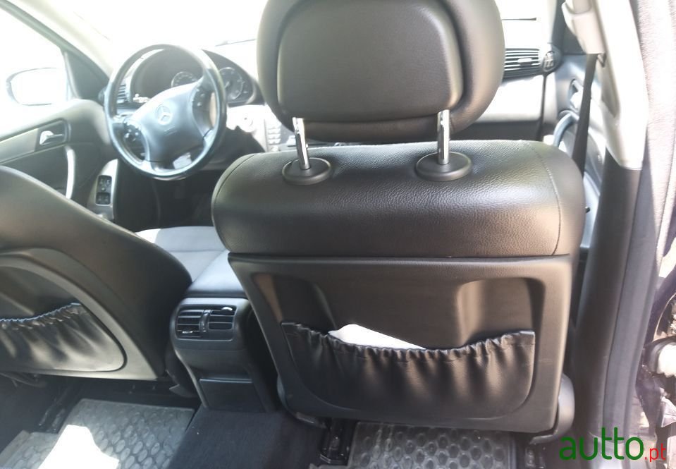 2004' Mercedes-Benz C-220 photo #3