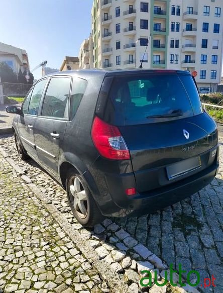 2009' Renault Scenic 1.5 Dci Confort photo #4