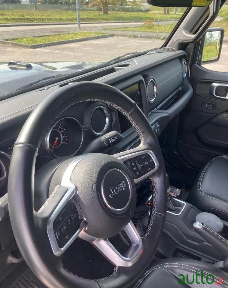 2021' Jeep Gladiator photo #4