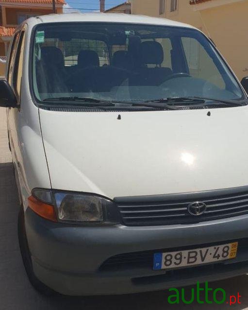 2006' Toyota Hiace photo #3