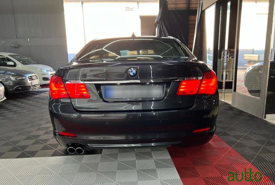 2009' BMW 730 photo #6