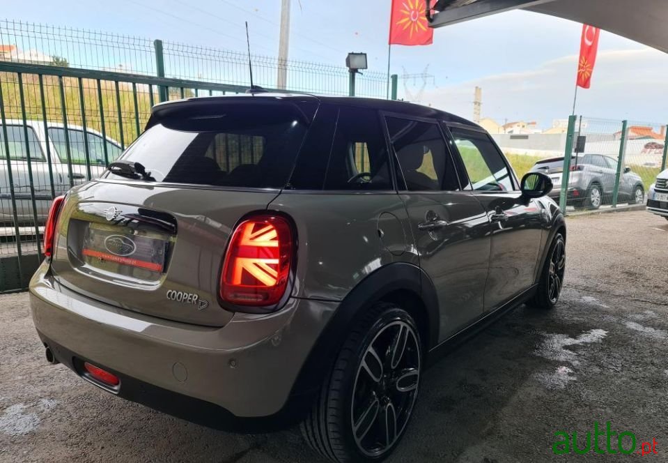 2019' MINI Cooper photo #6