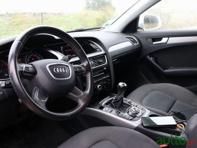 2012' Audi A4 Avant photo #2