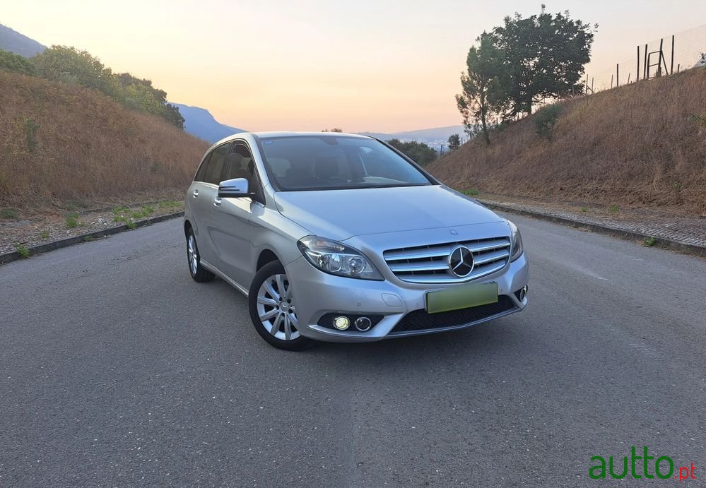 2015' Mercedes-Benz Classe B Cdi Style photo #2