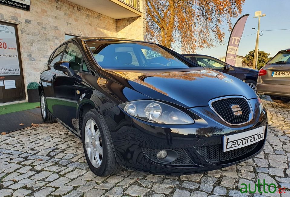 2007' SEAT Leon photo #2