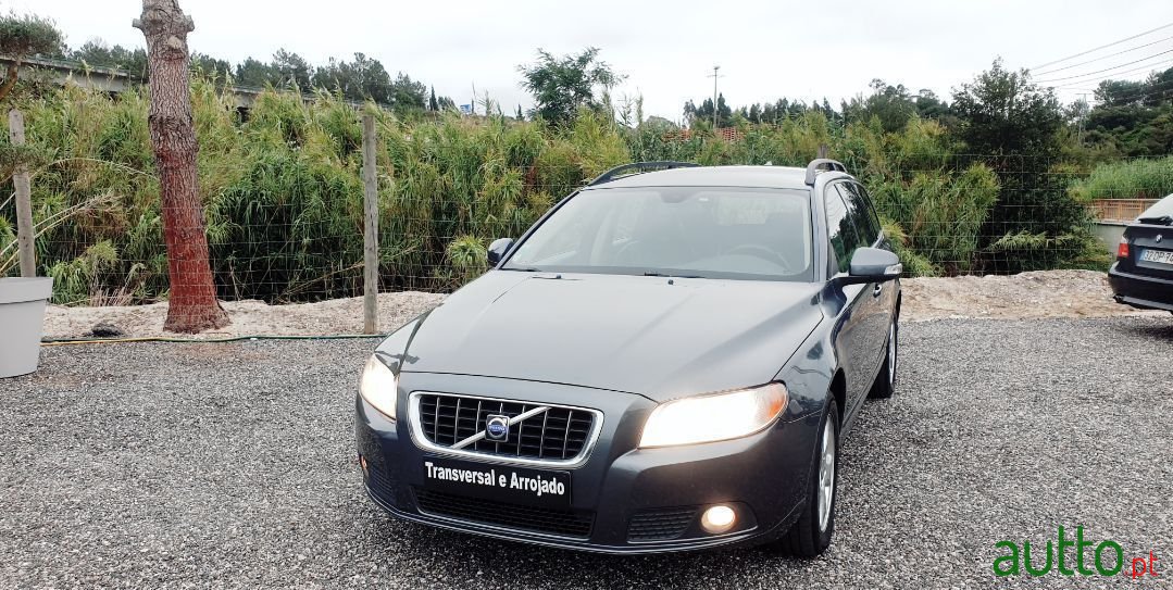 2010' Volvo V70 photo #3