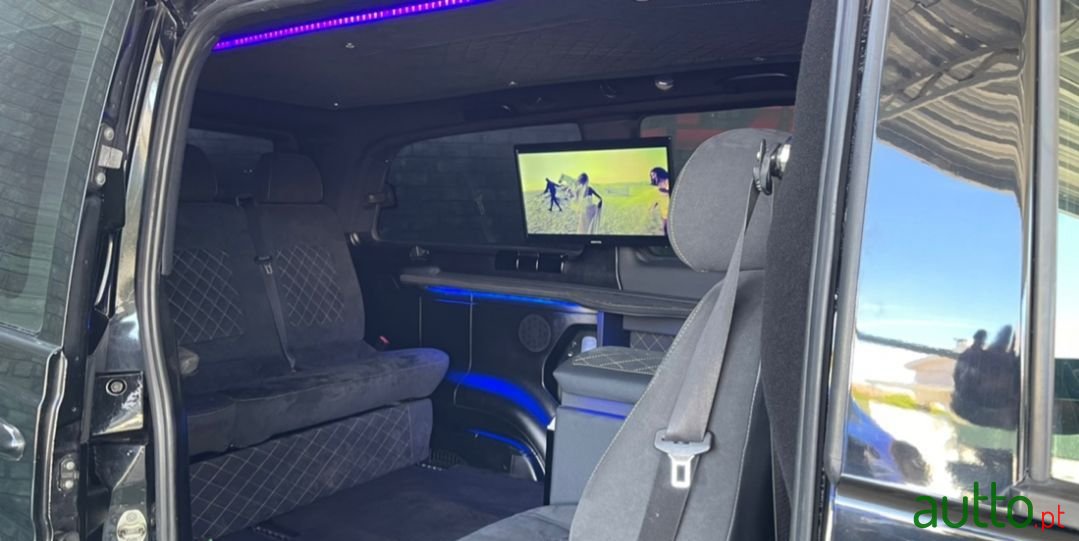 2006' Mercedes-Benz Viano photo #2