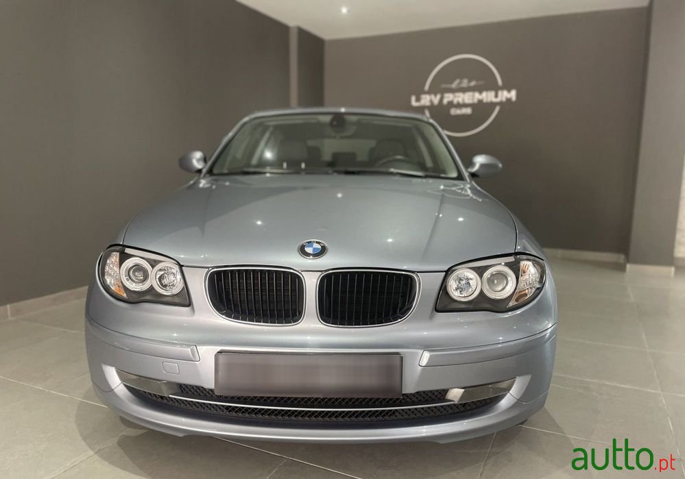 2009' BMW Série 1 I Edition Sport photo #3