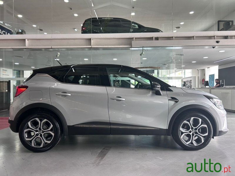 2022' Renault Captur photo #2