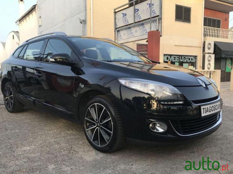 2012' Renault Megane Sport Tourer photo #2