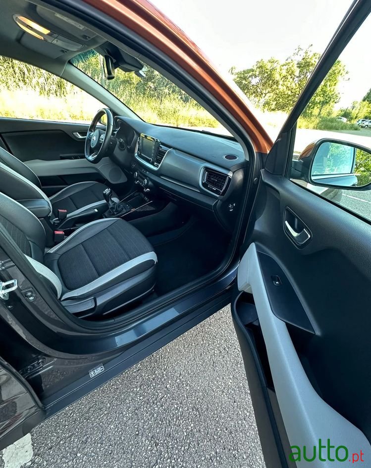 2020' Kia Stonic 1.0 T-Gdi Tech photo #3