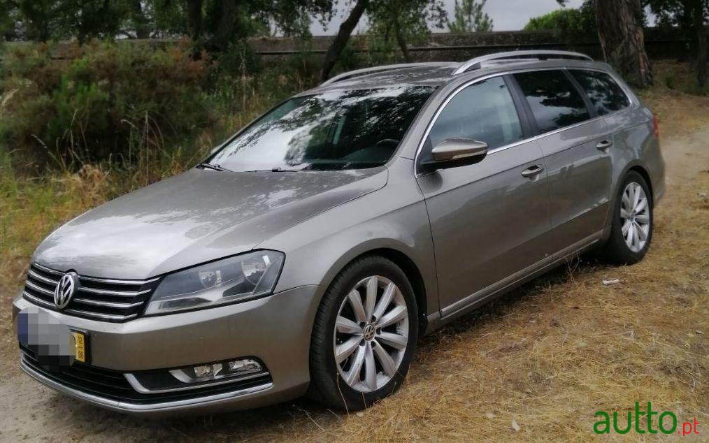 2012' Volkswagen Passat Variant photo #3