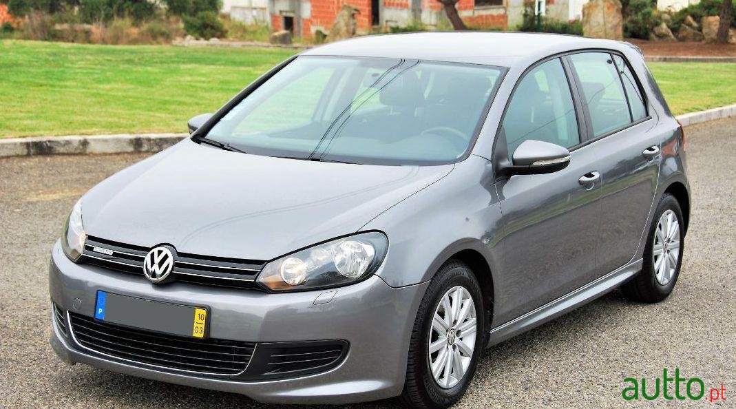 2010' Volkswagen Golf photo #1