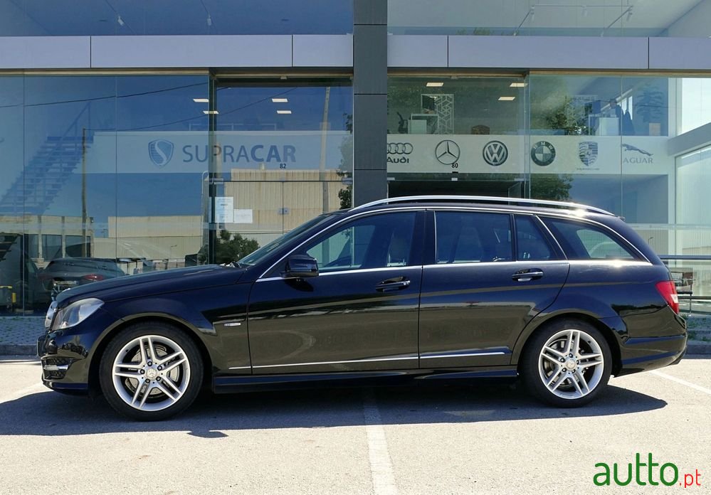 2011' Mercedes-Benz Classe C photo #6