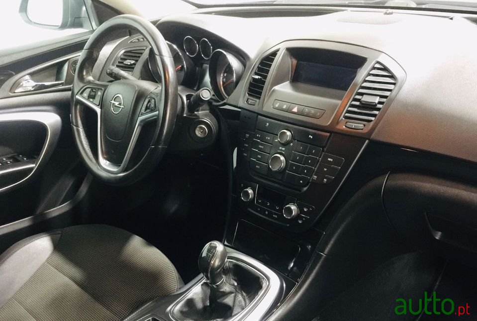 2011' Opel Insignia photo #6