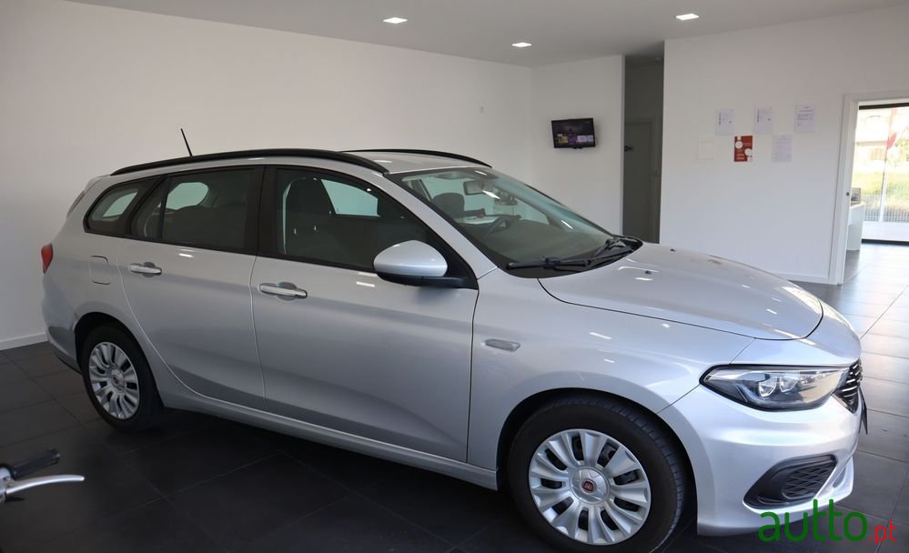 2017' Fiat Tipo Station Wagon photo #5