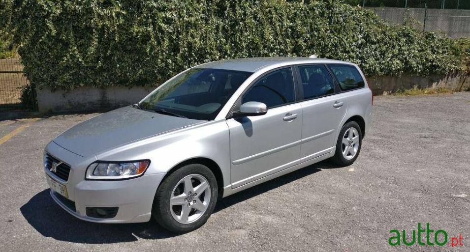 2008' Volvo V50 D5 photo #3