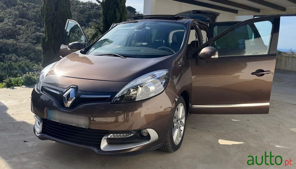 2012' Renault Grand Scenic photo #1