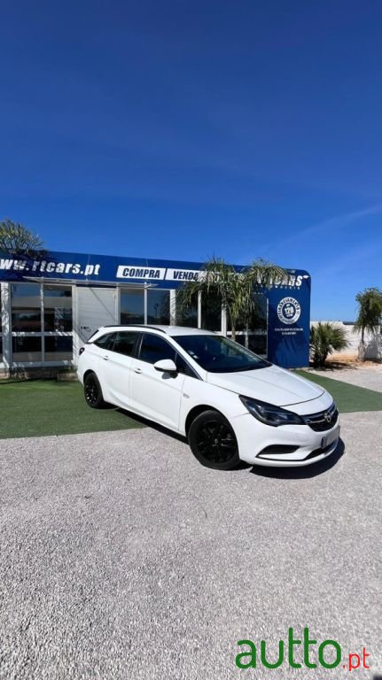 2018' Opel Astra Sports Tourer photo #2