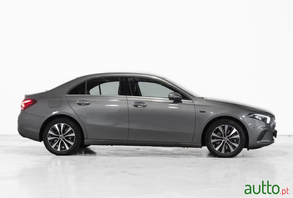 2021' Mercedes-Benz Classe A photo #2