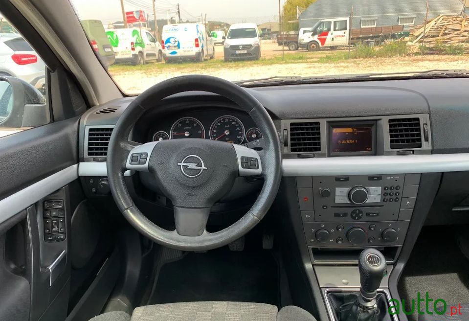 2005' Opel Vectra photo #2
